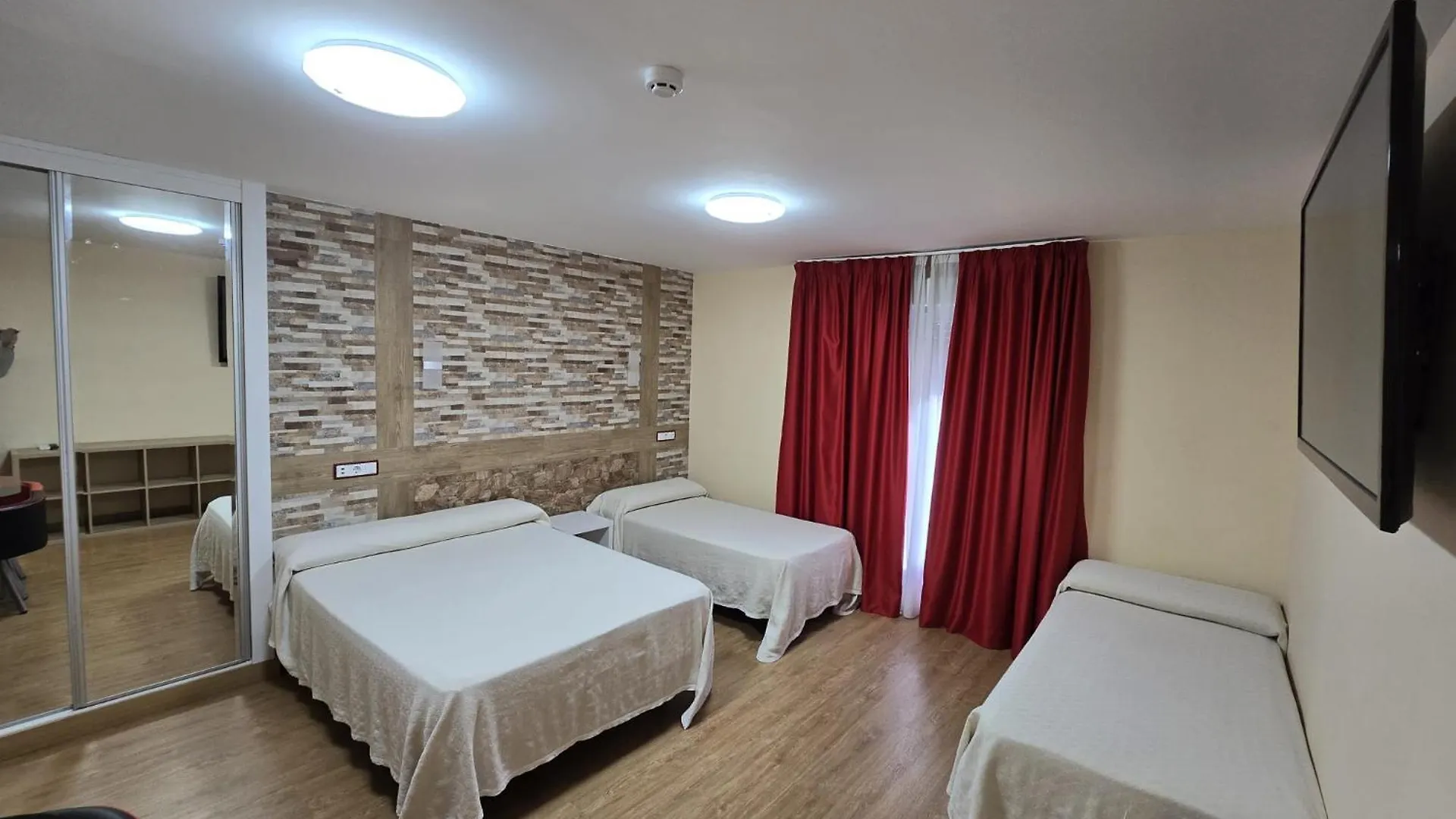 Gavilanes 2 Toledo Guest house